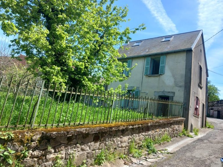 Maison de campagne avec jardin et garage proche rivière, possibilité d&rsquo;extension