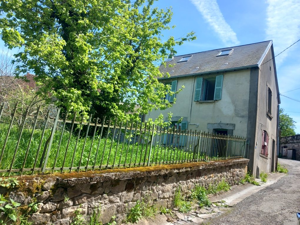 Maison de campagne avec jardin et garage proche rivière