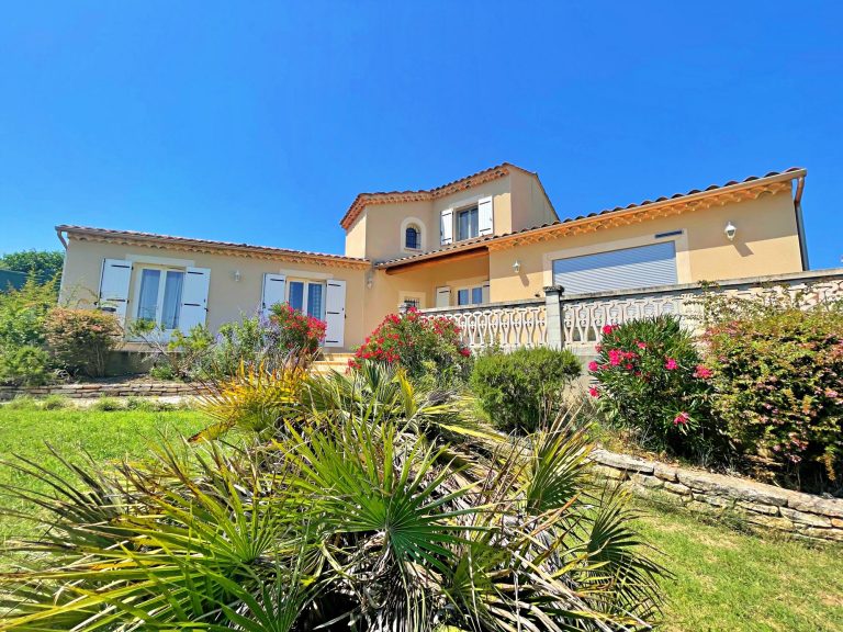 VILLA 157 m2 – TERRAIN de 1 300 M2 + STUDIO