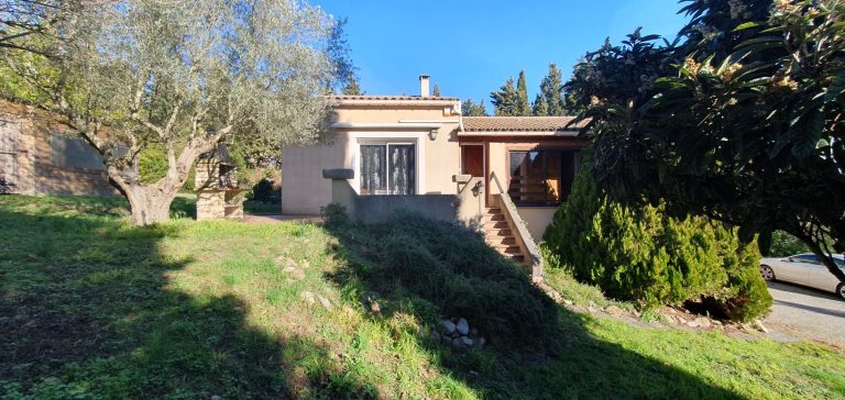 Spacieuse Villa 4 faces type T5 sur un terrain de 2200m² environ avec puits