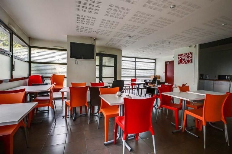 30 m². Prix HT : 109.800 Euros