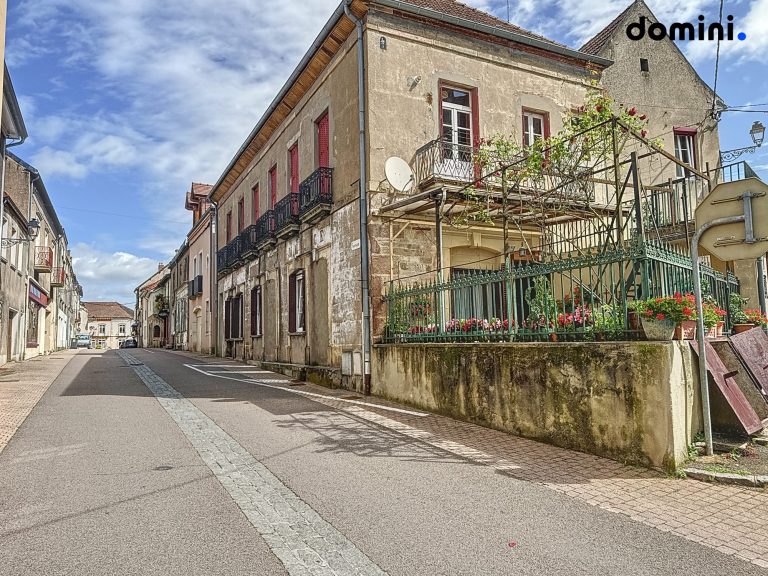 MONTCENIS – Appartement 100m2 – 3 chambres