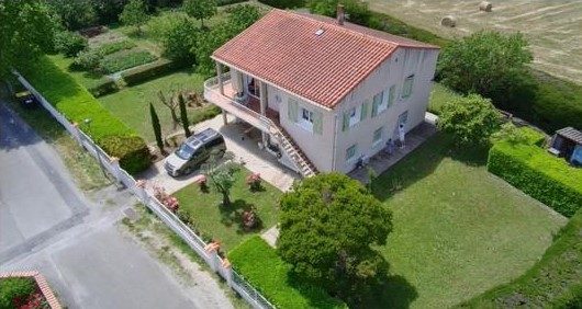 Belle villa type T5 sir 2346m2 de terrain clos