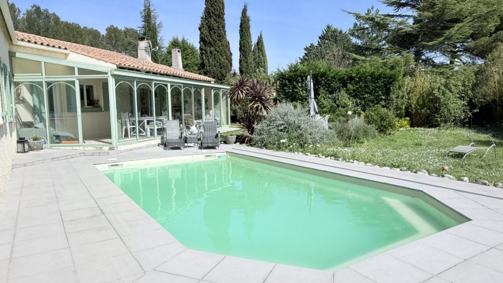 Villemoustaussou ! Belle et grande villa 5 chambres avec terrain 1340m² et piscine