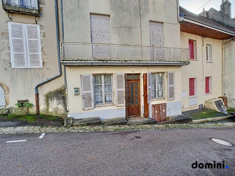 MONTCENIS Maison 127m2 à rénover, avec Beau potentiel