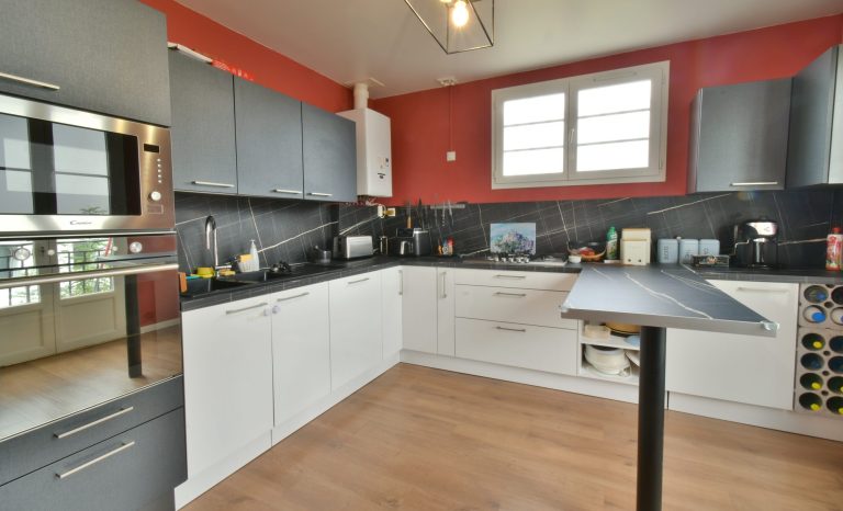 Appartement 5 pièces rénové avec jardin, garage et parking – Ibarron, Saint‑Pée‑sur‑Nivelle