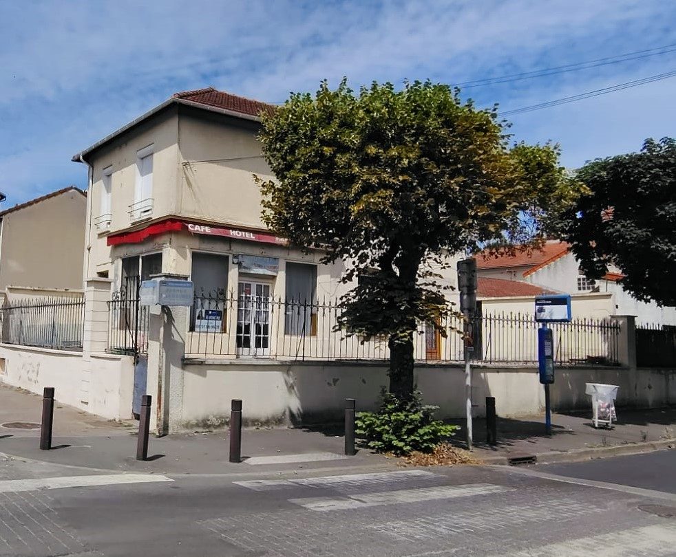 Ancien hôtel restaurant immeuble habitation