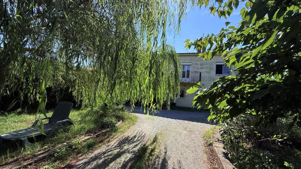 BELLE MAISON INDIVIDUELLE SUR GRAND TERRAIN