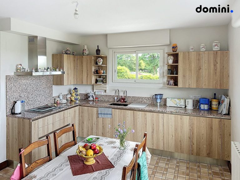 LEZINNES, VILLA 300m2, 6 chambres – Terrain 6100m2