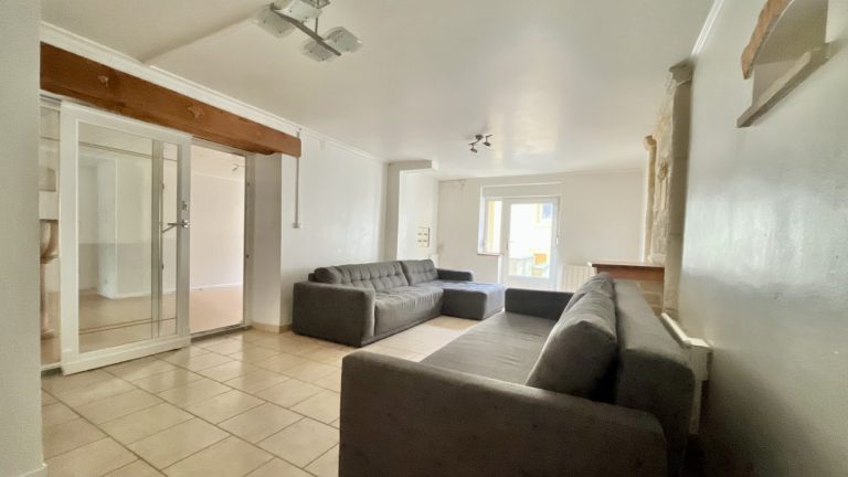 À 2 pas du Luxembourg, dans le charmant village viticole de Contz-les-Bains,