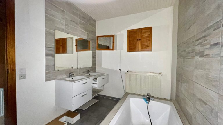 EXCLUSIVITÉ – Immeuble offrant 190 m² habitables, composée de 2 logements